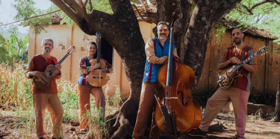 Quarteto Enredado mergulha no universo da m�sica caipira em novo disco >Fantasia Sertaneja>