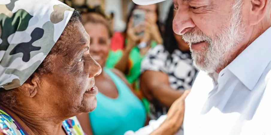 Lula: 'Se hoje eu acredito em um Brasil mais justo, � porque um dia uma m�e me ensinou'