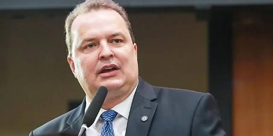 Deputado exige resposta da Caixa: quando ser�o entregues 1.416 casas em Barra do Gar�as?