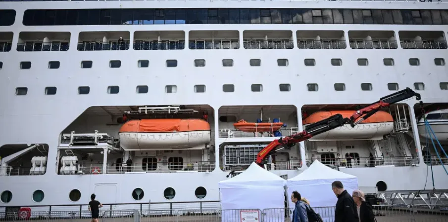 Navio com 1.700 pessoas fica preso ap�s morte suspeita de norov�rus em Bordeaux