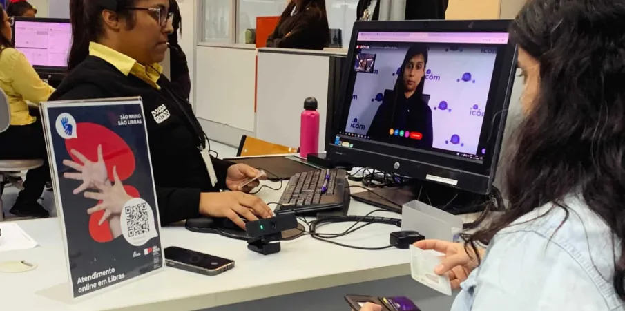 Elei��es de 2026 ter�o int�rprete de Libras para eleitores surdos