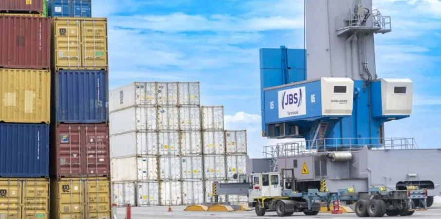 JBS capta R$ 400 milh�es para produzir mais biodiesel e melhorar o Porto de Itaja�