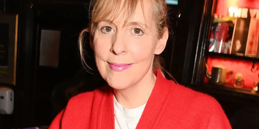 Mel Giedroyc revela motivo 'sombrio' para tentar desistir do Bake Off ap�s apenas um dia