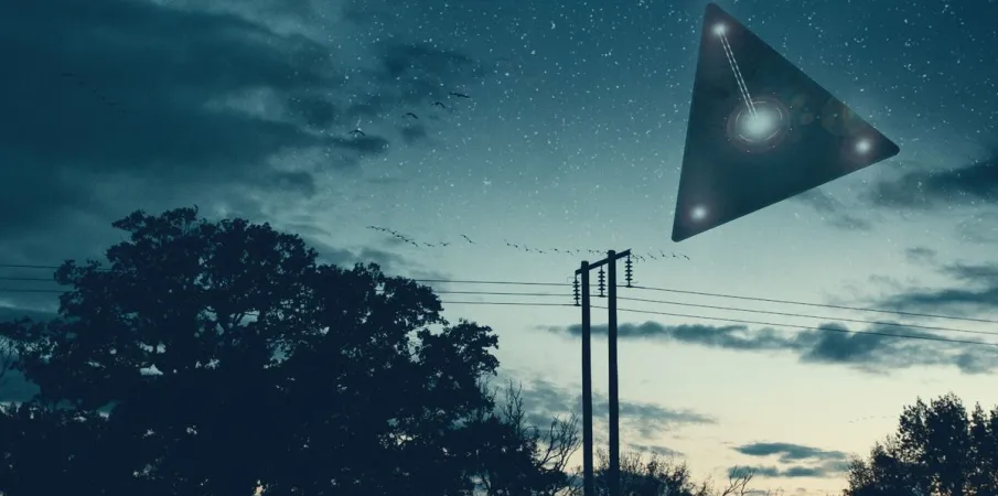 UFOs triangulares misteriosos 'distorcem o tempo' e soldados sofrem estranho lapso de 25 minutos