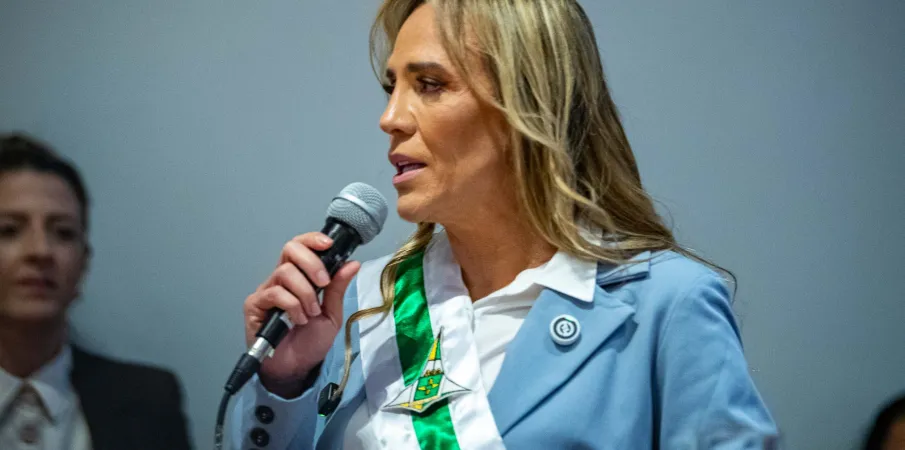 Celina Le�o lidera pesquisa para governo do DF, mas passado conturbado � desafio