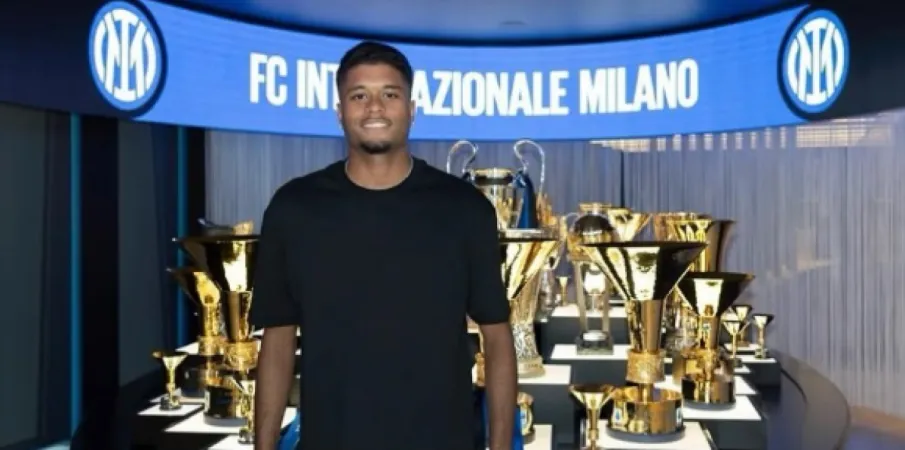 Jogador formado em campo do Vit�ria � comprado por gigante do futebol italiano