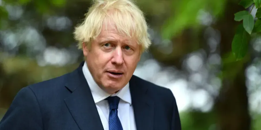 Boris Johnson critica ataque russo a trem na fronteira da Ucr�nia e pede mais armas