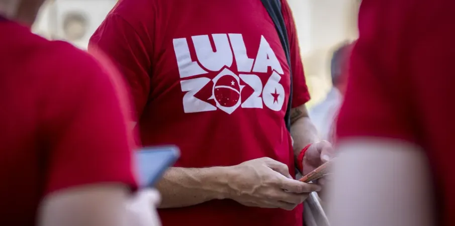 Lula vence na It�lia com mais da metade dos votos; Fl�vio Bolsonaro fica em segundo