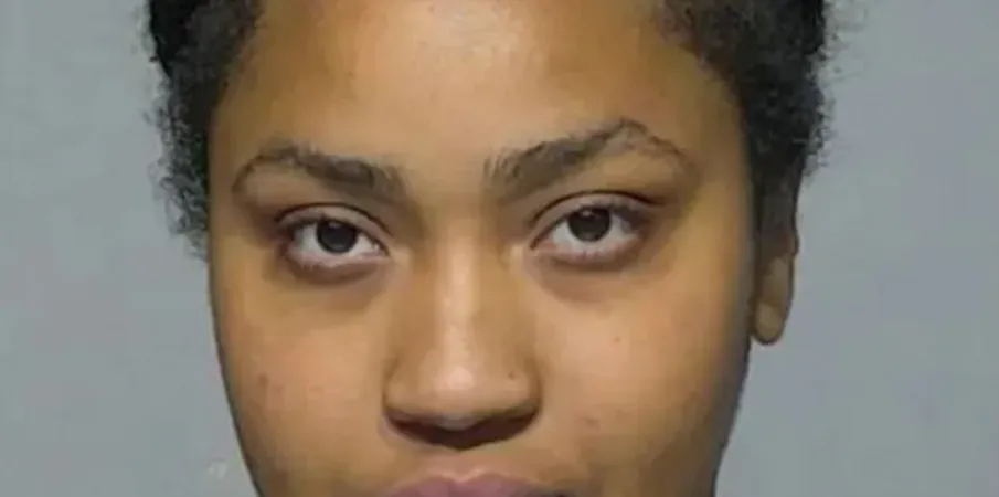 Mulher que 'odeia crian�as' se passa por professora e humilha alunos de faculdade