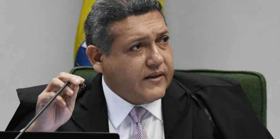 Justi�a Eleitoral derruba canal de Janones no WhatsApp para barrar fake news sobre Fl�vio Bolsonaro