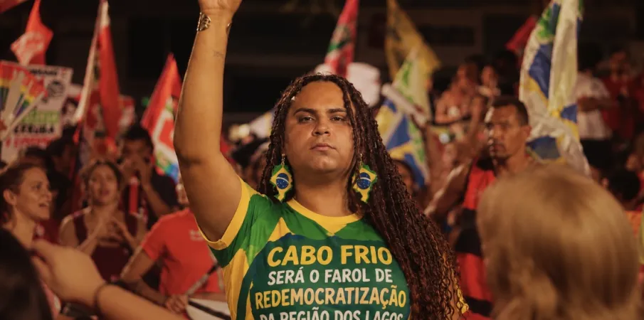 Assessor do prefeito de Cabo Frio � alvo de den�ncia por homofobia e transfobia ap�s falar de ativista trans
