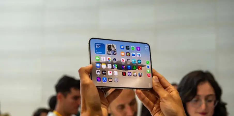 iPhone dobr�vel da Apple j� aparece com tela rachada e outros 4 defeitos